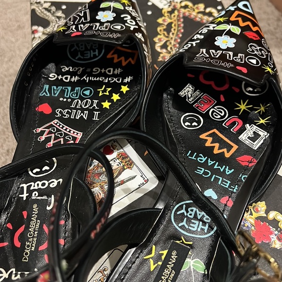 BNIB Dolce & Gabbana graffiti black leather pointy toe strap flats sandals shoes - Picture 4 of 7